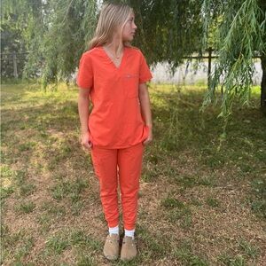 Orange Figs scrub set